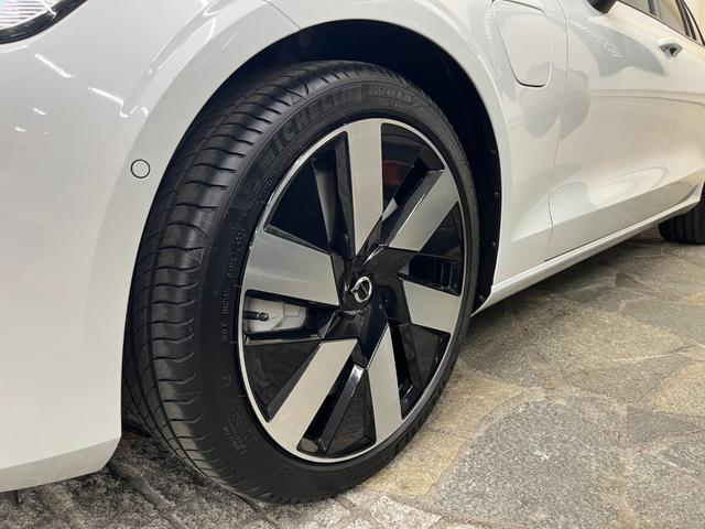 Ｖ６０ ウルトラ　Ｔ６　ＡＷＤ　プラグインハイブリッド　禁煙車／アンバー革シート／パノラマサンルーフ／衝突軽減ブレーキ／ＡＣＣ／アップルカープレイ／アンドロイドオート／ハーマンカードン／シートＨ・Ｃ／ステアリングヒーター／Ｐシート／マッサージ機能／アルミ（51枚目）