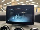 GLA180 禁煙車/ACC/衝突軽減B/ハーフ革S/ナビ/フルセグTV/Bカメラ/シートH/キセノンヘッドライト/Pゲート/Bluetoothオーディオ/クリアランスソナー/ルーフレール/オートライト/1年保証(33枚目)