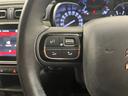 オーディオなどの操作が可能なステアリングリモコンを装備しています。