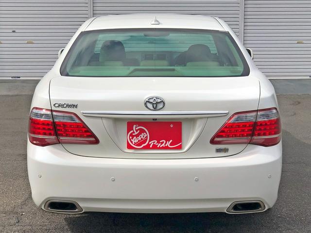クラウンハイブリッド Ｇパッケージ　禁煙車　プリクラッシュセーフティシステム　レーダークルーズコントロール　インテリジェントパーキングアシスト　クリアランスソナー　サイドモニター　全席シートヒーター　ベンチレーション　全席パワーシート（13枚目）
