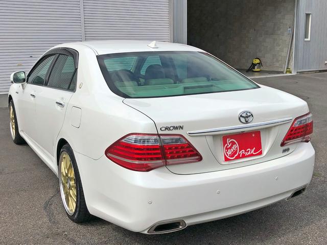 クラウンハイブリッド Ｇパッケージ　禁煙車　プリクラッシュセーフティシステム　レーダークルーズコントロール　インテリジェントパーキングアシスト　クリアランスソナー　サイドモニター　全席シートヒーター　ベンチレーション　全席パワーシート（18枚目）