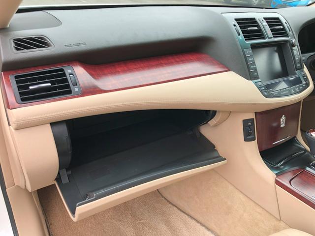 クラウンハイブリッド Ｇパッケージ　禁煙車　プリクラッシュセーフティシステム　レーダークルーズコントロール　インテリジェントパーキングアシスト　クリアランスソナー　サイドモニター　全席シートヒーター　ベンチレーション　全席パワーシート（46枚目）