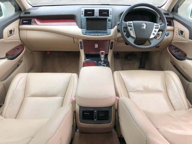 クラウンハイブリッド Ｇパッケージ　禁煙車　プリクラッシュセーフティシステム　レーダークルーズコントロール　インテリジェントパーキングアシスト　クリアランスソナー　サイドモニター　全席シートヒーター　ベンチレーション　全席パワーシート（48枚目）