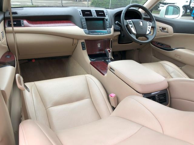 クラウンハイブリッド Ｇパッケージ　禁煙車　プリクラッシュセーフティシステム　レーダークルーズコントロール　インテリジェントパーキングアシスト　クリアランスソナー　サイドモニター　全席シートヒーター　ベンチレーション　全席パワーシート（50枚目）