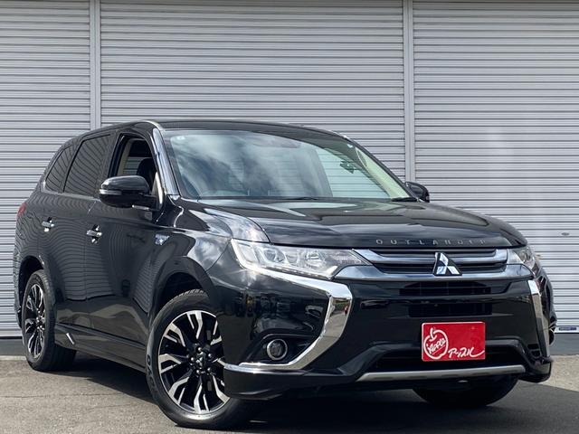 アウトランダーＰＨＥＶ Ｇナビパッケージ　ユーザー買取車　後期モデル　４ＷＤ　ＬＥＤヘッドライト　パワーバックドア　１８インチ純正アルミ　パワーシート　プッシュスタート　ナビ　アラウンドビューモニター　アルパイン後席フリップダウンモニター（2枚目）