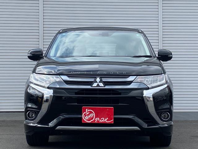 アウトランダーＰＨＥＶ Ｇナビパッケージ　ユーザー買取車　後期モデル　４ＷＤ　ＬＥＤヘッドライト　パワーバックドア　１８インチ純正アルミ　パワーシート　プッシュスタート　ナビ　アラウンドビューモニター　アルパイン後席フリップダウンモニター（3枚目）