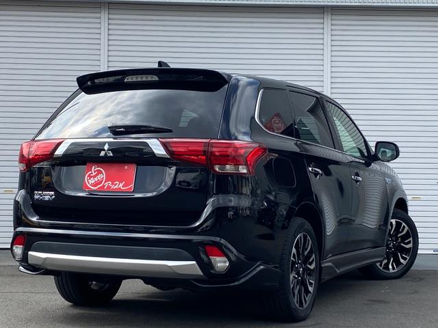 アウトランダーＰＨＥＶ Ｇナビパッケージ　ユーザー買取車　後期モデル　４ＷＤ　ＬＥＤヘッドライト　パワーバックドア　１８インチ純正アルミ　パワーシート　プッシュスタート　ナビ　アラウンドビューモニター　アルパイン後席フリップダウンモニター（7枚目）