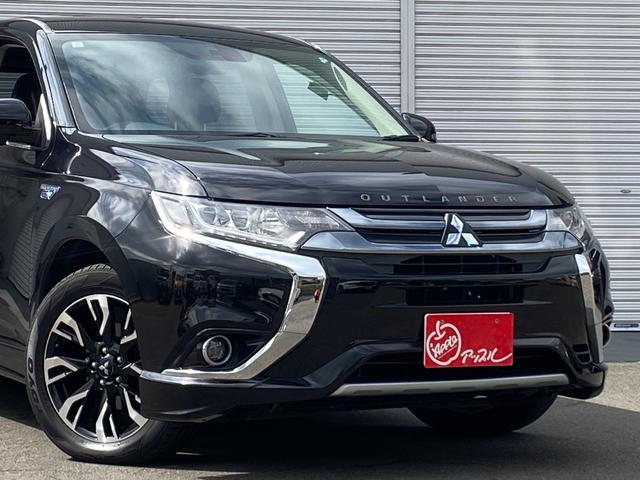 アウトランダーＰＨＥＶ Ｇナビパッケージ　ユーザー買取車　後期モデル　４ＷＤ　ＬＥＤヘッドライト　パワーバックドア　１８インチ純正アルミ　パワーシート　プッシュスタート　ナビ　アラウンドビューモニター　アルパイン後席フリップダウンモニター（9枚目）
