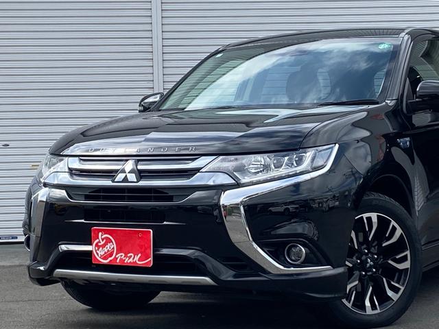 アウトランダーＰＨＥＶ Ｇナビパッケージ　ユーザー買取車　後期モデル　４ＷＤ　ＬＥＤヘッドライト　パワーバックドア　１８インチ純正アルミ　パワーシート　プッシュスタート　ナビ　アラウンドビューモニター　アルパイン後席フリップダウンモニター（10枚目）