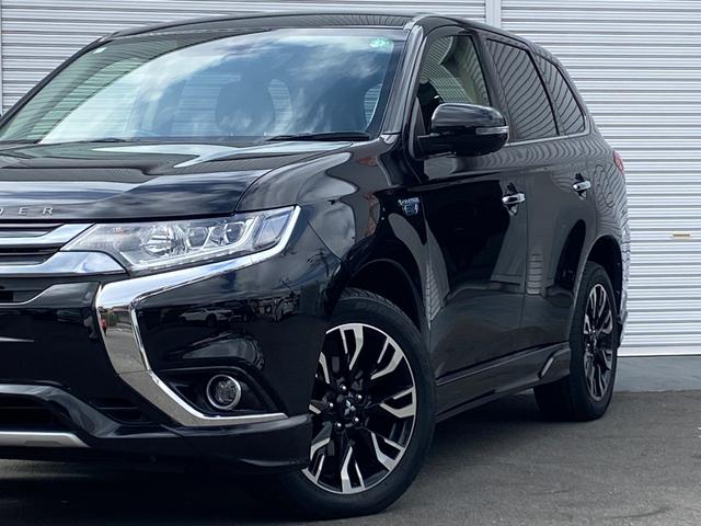 アウトランダーＰＨＥＶ Ｇナビパッケージ　ユーザー買取車　後期モデル　４ＷＤ　ＬＥＤヘッドライト　パワーバックドア　１８インチ純正アルミ　パワーシート　プッシュスタート　ナビ　アラウンドビューモニター　アルパイン後席フリップダウンモニター（11枚目）