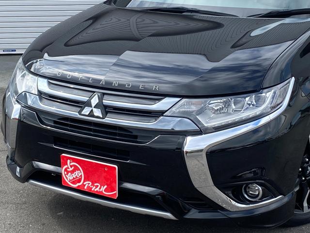 アウトランダーＰＨＥＶ Ｇナビパッケージ　ユーザー買取車　後期モデル　４ＷＤ　ＬＥＤヘッドライト　パワーバックドア　１８インチ純正アルミ　パワーシート　プッシュスタート　ナビ　アラウンドビューモニター　アルパイン後席フリップダウンモニター（13枚目）