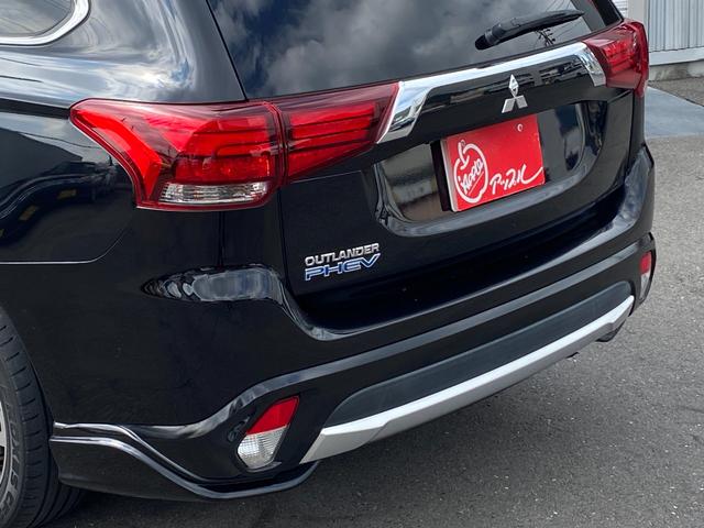 アウトランダーＰＨＥＶ Ｇナビパッケージ　ユーザー買取車　後期モデル　４ＷＤ　ＬＥＤヘッドライト　パワーバックドア　１８インチ純正アルミ　パワーシート　プッシュスタート　ナビ　アラウンドビューモニター　アルパイン後席フリップダウンモニター（18枚目）