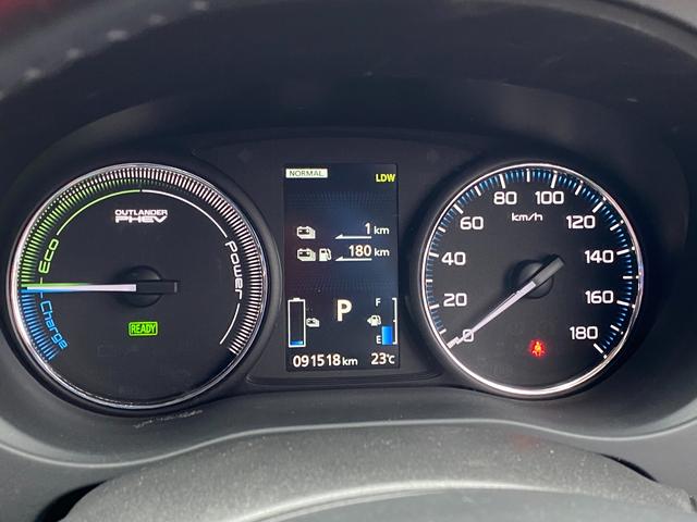 アウトランダーＰＨＥＶ Ｇナビパッケージ　ユーザー買取車　後期モデル　４ＷＤ　ＬＥＤヘッドライト　パワーバックドア　１８インチ純正アルミ　パワーシート　プッシュスタート　ナビ　アラウンドビューモニター　アルパイン後席フリップダウンモニター（45枚目）