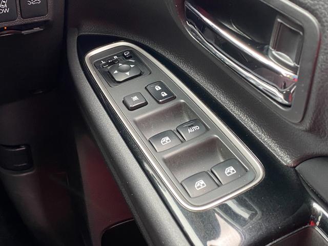 アウトランダーＰＨＥＶ Ｇナビパッケージ　ユーザー買取車　後期モデル　４ＷＤ　ＬＥＤヘッドライト　パワーバックドア　１８インチ純正アルミ　パワーシート　プッシュスタート　ナビ　アラウンドビューモニター　アルパイン後席フリップダウンモニター（46枚目）
