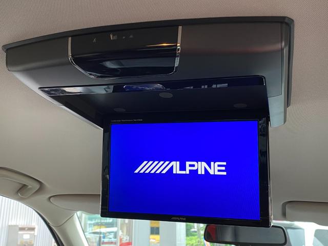 アウトランダーＰＨＥＶ Ｇナビパッケージ　ユーザー買取車　後期モデル　４ＷＤ　ＬＥＤヘッドライト　パワーバックドア　１８インチ純正アルミ　パワーシート　プッシュスタート　ナビ　アラウンドビューモニター　アルパイン後席フリップダウンモニター（53枚目）