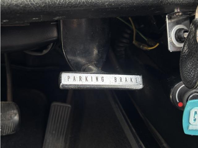 シボレーコルベット コンバーチブル ロードスター ハードトップ付3AT換装327V8エンジンTH350 3速オートマチックトランスミッション オリジナルインテリア ビンテージエアコンディショナー追加フロントC3コルベットディスクブレーキ(38枚目)