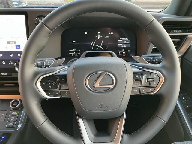 ＧＸ ＧＸ５５０　オーバートレイル＋　１００台限定車　クールＢＯＸ　地デジ　全方位カメラ　デジタルインナーミラー　パワーバックドア　置くだけ充電　１４インチマルチディスプレイ　ヘッドアップディスプレイ　ＥＴＣ２．０　パノラミックモニター（13枚目）