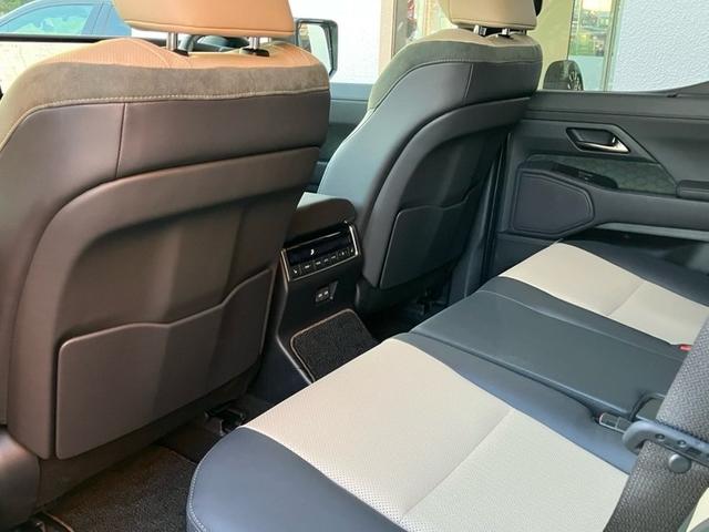 ＧＸ ＧＸ５５０　オーバートレイル＋　１００台限定車　クールＢＯＸ　地デジ　全方位カメラ　デジタルインナーミラー　パワーバックドア　置くだけ充電　１４インチマルチディスプレイ　ヘッドアップディスプレイ　ＥＴＣ２．０　パノラミックモニター（41枚目）