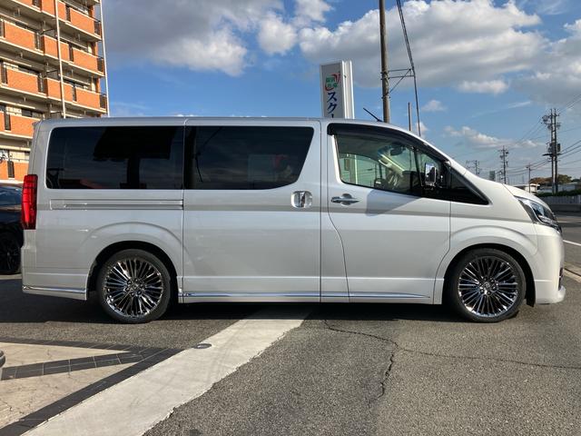 グランエース Ｇ　８人乗　ベージュインテリア　ＷＡＬＤ２０ＡＷタイヤ新品ナビＴＶ　ローダウン　純正サス有　全方位カメラ　デジタルインナーミラー　リアモニター　ＥＴＣ２．０　革シート　両側電動スライドドア（5枚目）