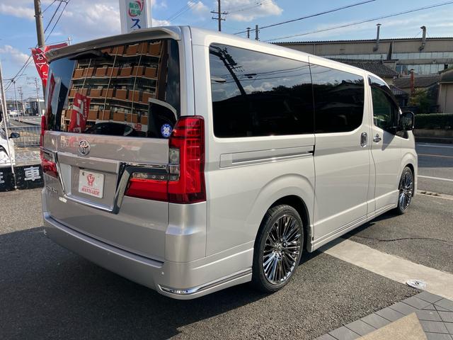 グランエース Ｇ　８人乗　ベージュインテリア　ＷＡＬＤ２０ＡＷタイヤ新品ナビＴＶ　ローダウン　純正サス有　全方位カメラ　デジタルインナーミラー　リアモニター　ＥＴＣ２．０　革シート　両側電動スライドドア（6枚目）