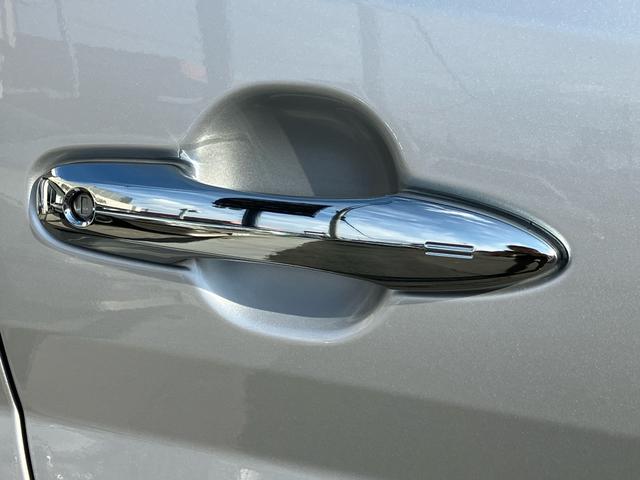 グランエース Ｇ　８人乗　ベージュインテリア　ＷＡＬＤ２０ＡＷタイヤ新品ナビＴＶ　ローダウン　純正サス有　全方位カメラ　デジタルインナーミラー　リアモニター　ＥＴＣ２．０　革シート　両側電動スライドドア（14枚目）