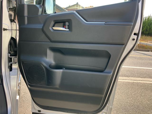 グランエース Ｇ　８人乗　ベージュインテリア　ＷＡＬＤ２０ＡＷタイヤ新品ナビＴＶ　ローダウン　純正サス有　全方位カメラ　デジタルインナーミラー　リアモニター　ＥＴＣ２．０　革シート　両側電動スライドドア（15枚目）