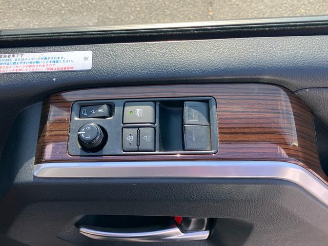 グランエース Ｇ　８人乗　ベージュインテリア　ＷＡＬＤ２０ＡＷタイヤ新品ナビＴＶ　ローダウン　純正サス有　全方位カメラ　デジタルインナーミラー　リアモニター　ＥＴＣ２．０　革シート　両側電動スライドドア（16枚目）