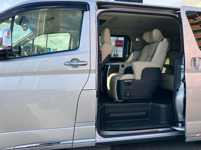 グランエース Ｇ　８人乗　ベージュインテリア　ＷＡＬＤ２０ＡＷタイヤ新品ナビＴＶ　ローダウン　純正サス有　全方位カメラ　デジタルインナーミラー　リアモニター　ＥＴＣ２．０　革シート　両側電動スライドドア（40枚目）