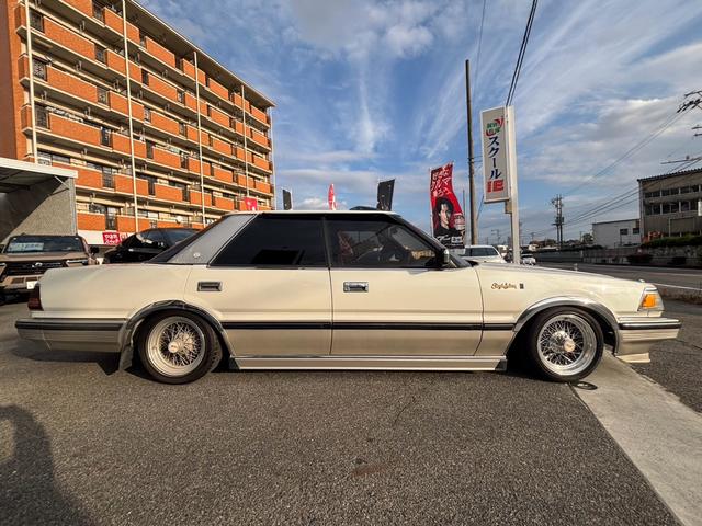 クラウン ロイヤルサルーン　ツインカム３０００　サンルーフ　電動チルト　ローダウン　ワンオフマフラー　当時物フロントスポイラー　ナビ　ＥＴＣ　１５フォルテクスインペリアルワイヤーホイール（5枚目）