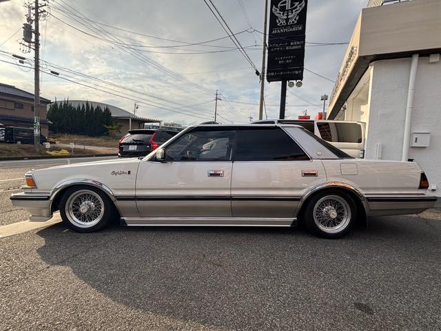 クラウン ロイヤルサルーン　ツインカム３０００　サンルーフ　電動チルト　ローダウン　ワンオフマフラー　当時物フロントスポイラー　ナビ　ＥＴＣ　１５フォルテクスインペリアルワイヤーホイール（9枚目）