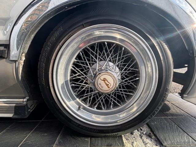 クラウン ロイヤルサルーン　ツインカム３０００　サンルーフ　電動チルト　ローダウン　ワンオフマフラー　当時物フロントスポイラー　ナビ　ＥＴＣ　１５フォルテクスインペリアルワイヤーホイール（16枚目）