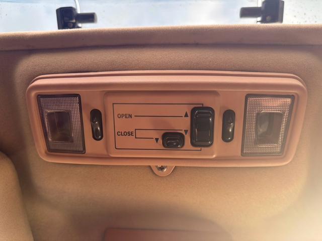 クラウン ロイヤルサルーン　ツインカム３０００　サンルーフ　電動チルト　ローダウン　ワンオフマフラー　当時物フロントスポイラー　ナビ　ＥＴＣ　１５フォルテクスインペリアルワイヤーホイール（33枚目）