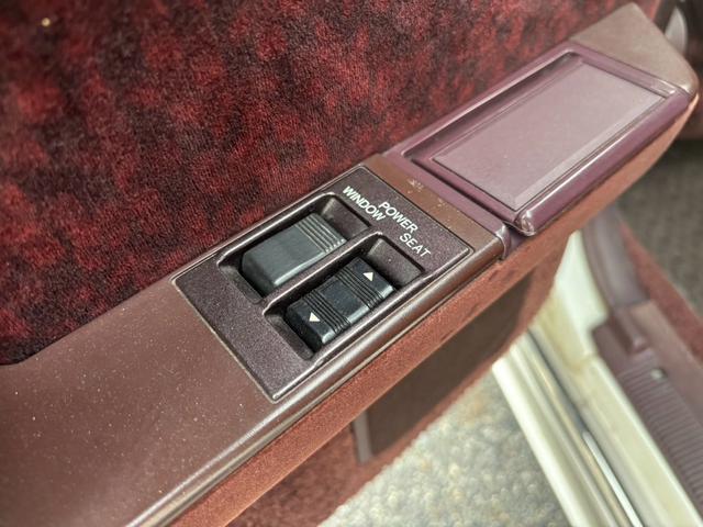 クラウン ロイヤルサルーン　ツインカム３０００　サンルーフ　電動チルト　ローダウン　ワンオフマフラー　当時物フロントスポイラー　ナビ　ＥＴＣ　１５フォルテクスインペリアルワイヤーホイール（43枚目）