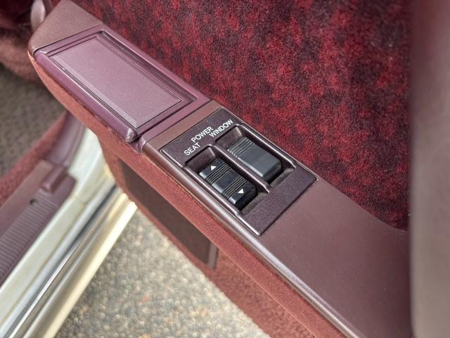 クラウン ロイヤルサルーン　ツインカム３０００　サンルーフ　電動チルト　ローダウン　ワンオフマフラー　当時物フロントスポイラー　ナビ　ＥＴＣ　１５フォルテクスインペリアルワイヤーホイール（44枚目）