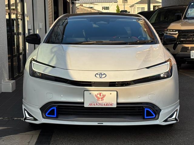 プリウス Ｚ　Ｚ　ＰＨＶ　モデリスタ　プリクラッシュＳ　全周囲カメラ　ナビＴＶ　デジタルインナーミラー　サンルーフ　ＨＤＭＩ　ＥＴＣ２．０　プレミアムサウンド８ｃｈスピーカー　電動Ｒゲート　シートＡＣ　充電ケーブル（3枚目）