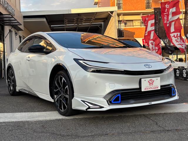 プリウス Ｚ　Ｚ　ＰＨＶ　モデリスタ　プリクラッシュＳ　全周囲カメラ　ナビＴＶ　デジタルインナーミラー　サンルーフ　ＨＤＭＩ　ＥＴＣ２．０　プレミアムサウンド８ｃｈスピーカー　電動Ｒゲート　シートＡＣ　充電ケーブル（4枚目）