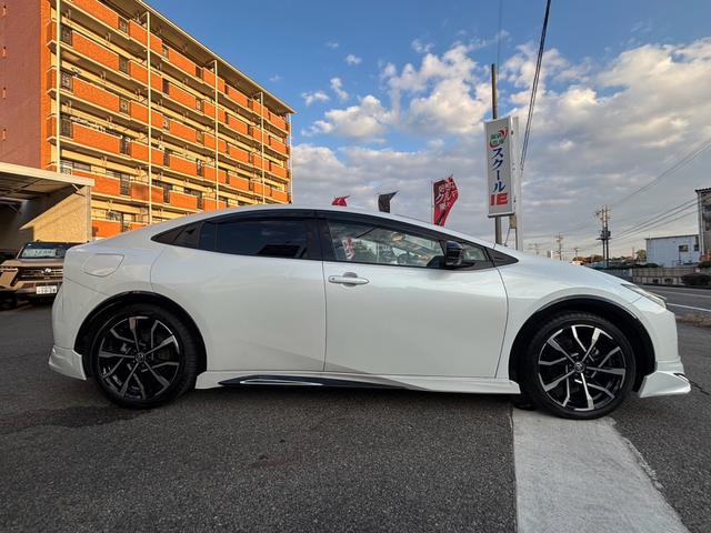 プリウス Ｚ　Ｚ　ＰＨＶ　モデリスタ　プリクラッシュＳ　全周囲カメラ　ナビＴＶ　デジタルインナーミラー　サンルーフ　ＨＤＭＩ　ＥＴＣ２．０　プレミアムサウンド８ｃｈスピーカー　電動Ｒゲート　シートＡＣ　充電ケーブル（5枚目）