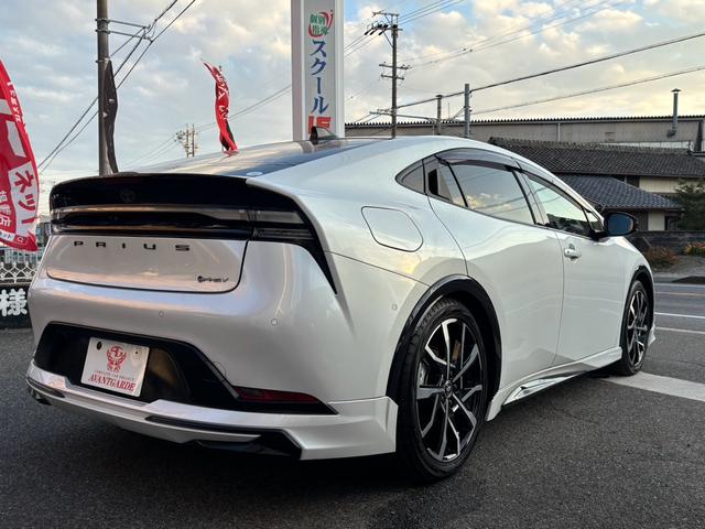 プリウス Ｚ　Ｚ　ＰＨＶ　モデリスタ　プリクラッシュＳ　全周囲カメラ　ナビＴＶ　デジタルインナーミラー　サンルーフ　ＨＤＭＩ　ＥＴＣ２．０　プレミアムサウンド８ｃｈスピーカー　電動Ｒゲート　シートＡＣ　充電ケーブル（6枚目）