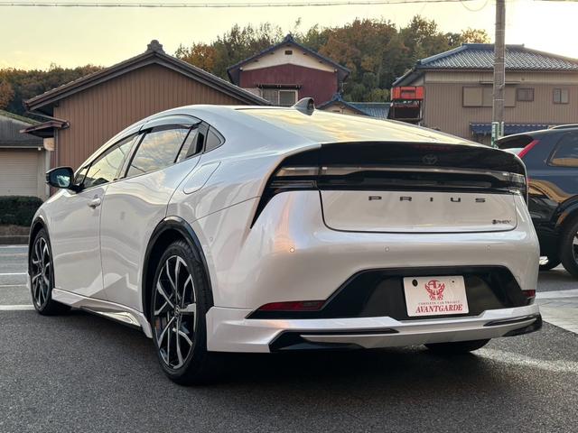 プリウス Ｚ　Ｚ　ＰＨＶ　モデリスタ　プリクラッシュＳ　全周囲カメラ　ナビＴＶ　デジタルインナーミラー　サンルーフ　ＨＤＭＩ　ＥＴＣ２．０　プレミアムサウンド８ｃｈスピーカー　電動Ｒゲート　シートＡＣ　充電ケーブル（8枚目）