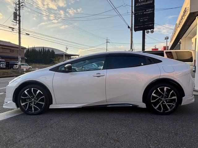 プリウス Ｚ　Ｚ　ＰＨＶ　モデリスタ　プリクラッシュＳ　全周囲カメラ　ナビＴＶ　デジタルインナーミラー　サンルーフ　ＨＤＭＩ　ＥＴＣ２．０　プレミアムサウンド８ｃｈスピーカー　電動Ｒゲート　シートＡＣ　充電ケーブル（9枚目）