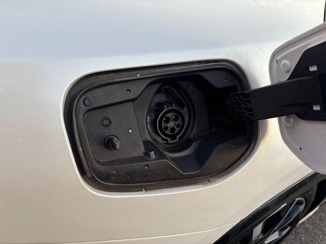 プリウス Ｚ　Ｚ　ＰＨＶ　モデリスタ　プリクラッシュＳ　全周囲カメラ　ナビＴＶ　デジタルインナーミラー　サンルーフ　ＨＤＭＩ　ＥＴＣ２．０　プレミアムサウンド８ｃｈスピーカー　電動Ｒゲート　シートＡＣ　充電ケーブル（10枚目）