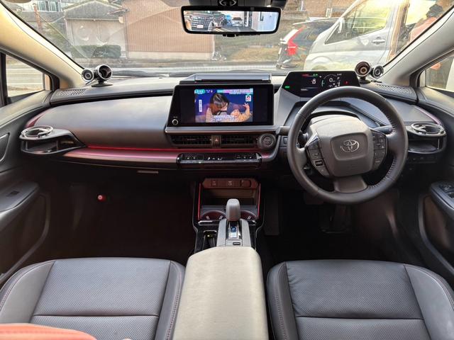 プリウス Ｚ　Ｚ　ＰＨＶ　モデリスタ　プリクラッシュＳ　全周囲カメラ　ナビＴＶ　デジタルインナーミラー　サンルーフ　ＨＤＭＩ　ＥＴＣ２．０　プレミアムサウンド８ｃｈスピーカー　電動Ｒゲート　シートＡＣ　充電ケーブル（12枚目）