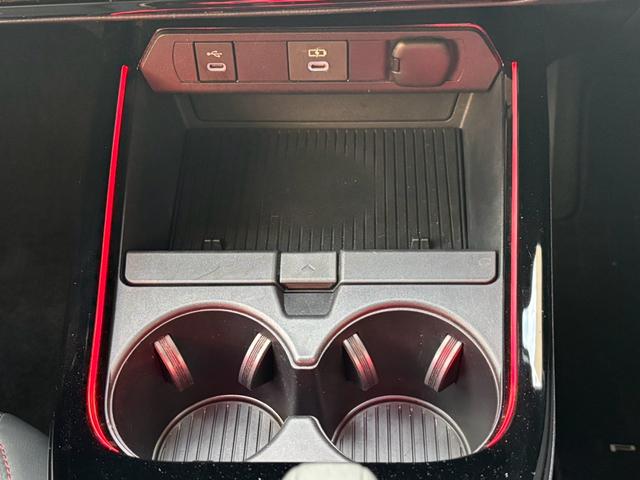 プリウス Ｚ　Ｚ　ＰＨＶ　モデリスタ　プリクラッシュＳ　全周囲カメラ　ナビＴＶ　デジタルインナーミラー　サンルーフ　ＨＤＭＩ　ＥＴＣ２．０　プレミアムサウンド８ｃｈスピーカー　電動Ｒゲート　シートＡＣ　充電ケーブル（15枚目）