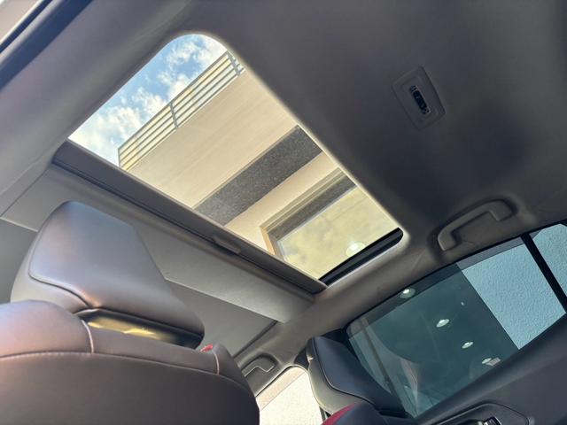 プリウス Ｚ　Ｚ　ＰＨＶ　モデリスタ　プリクラッシュＳ　全周囲カメラ　ナビＴＶ　デジタルインナーミラー　サンルーフ　ＨＤＭＩ　ＥＴＣ２．０　プレミアムサウンド８ｃｈスピーカー　電動Ｒゲート　シートＡＣ　充電ケーブル（18枚目）