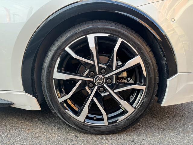 プリウス Ｚ　Ｚ　ＰＨＶ　モデリスタ　プリクラッシュＳ　全周囲カメラ　ナビＴＶ　デジタルインナーミラー　サンルーフ　ＨＤＭＩ　ＥＴＣ２．０　プレミアムサウンド８ｃｈスピーカー　電動Ｒゲート　シートＡＣ　充電ケーブル（20枚目）