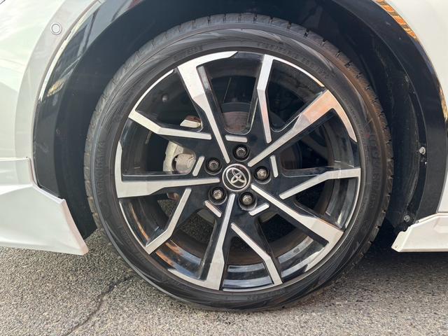 プリウス Ｚ　Ｚ　ＰＨＶ　モデリスタ　プリクラッシュＳ　全周囲カメラ　ナビＴＶ　デジタルインナーミラー　サンルーフ　ＨＤＭＩ　ＥＴＣ２．０　プレミアムサウンド８ｃｈスピーカー　電動Ｒゲート　シートＡＣ　充電ケーブル（21枚目）