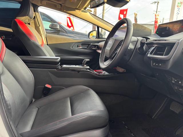 プリウス Ｚ　Ｚ　ＰＨＶ　モデリスタ　プリクラッシュＳ　全周囲カメラ　ナビＴＶ　デジタルインナーミラー　サンルーフ　ＨＤＭＩ　ＥＴＣ２．０　プレミアムサウンド８ｃｈスピーカー　電動Ｒゲート　シートＡＣ　充電ケーブル（24枚目）