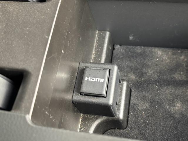 プリウス Ｚ　Ｚ　ＰＨＶ　モデリスタ　プリクラッシュＳ　全周囲カメラ　ナビＴＶ　デジタルインナーミラー　サンルーフ　ＨＤＭＩ　ＥＴＣ２．０　プレミアムサウンド８ｃｈスピーカー　電動Ｒゲート　シートＡＣ　充電ケーブル（30枚目）