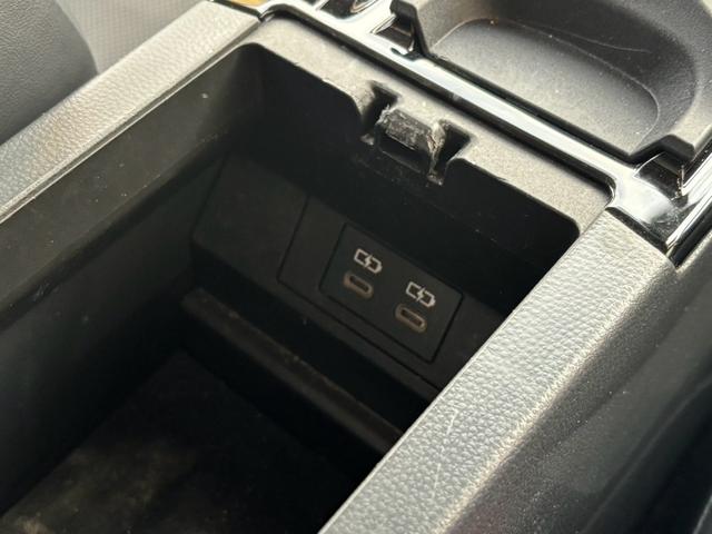 プリウス Ｚ　Ｚ　ＰＨＶ　モデリスタ　プリクラッシュＳ　全周囲カメラ　ナビＴＶ　デジタルインナーミラー　サンルーフ　ＨＤＭＩ　ＥＴＣ２．０　プレミアムサウンド８ｃｈスピーカー　電動Ｒゲート　シートＡＣ　充電ケーブル（31枚目）