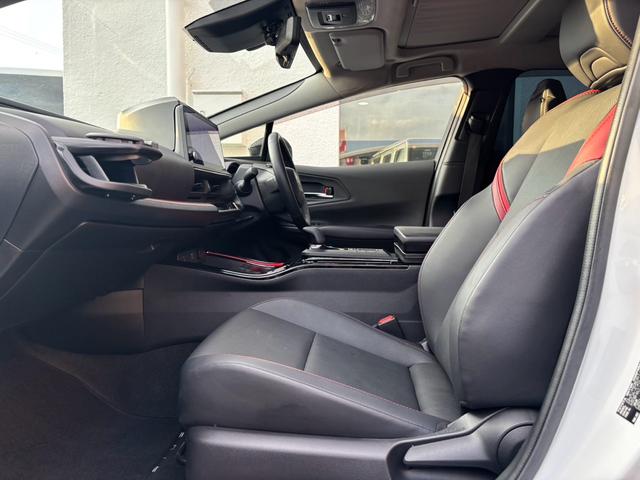 プリウス Ｚ　Ｚ　ＰＨＶ　モデリスタ　プリクラッシュＳ　全周囲カメラ　ナビＴＶ　デジタルインナーミラー　サンルーフ　ＨＤＭＩ　ＥＴＣ２．０　プレミアムサウンド８ｃｈスピーカー　電動Ｒゲート　シートＡＣ　充電ケーブル（36枚目）